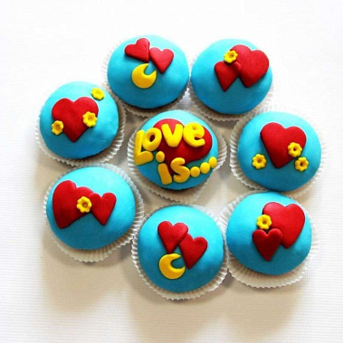 Капкейки "Love is..." купить - рыбинск.сладкоежкин.рф