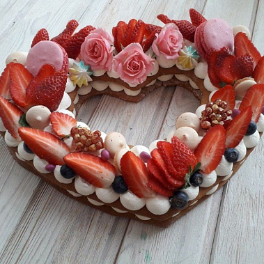 Торт "Клубничное сердце" купить - рыбинск.сладкоежкин.рф